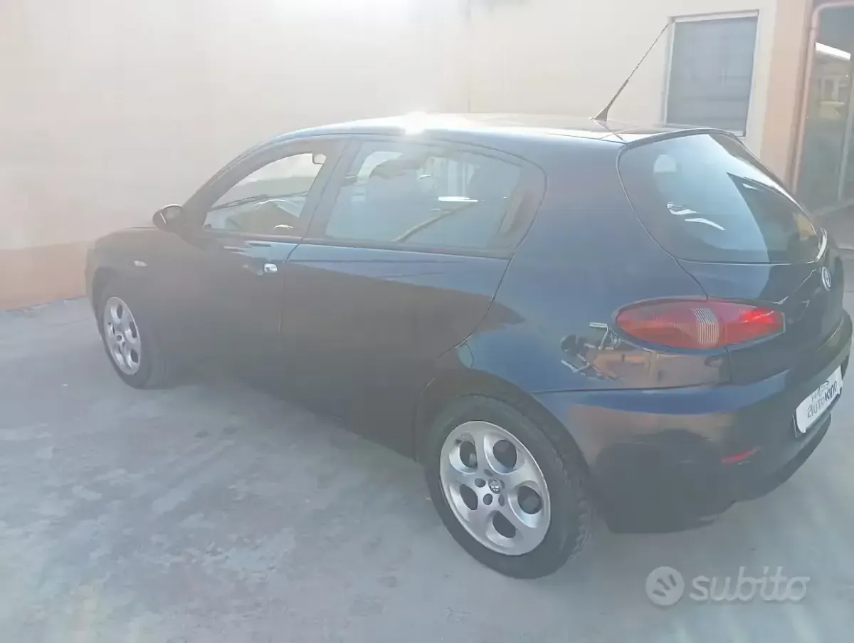 Usata Alfa Romeo 147 120 CV (88 kW) 2008 Nero Utilitaria