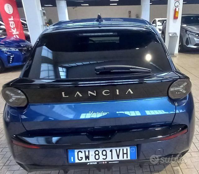 Usata Lancia Ypsilon 61 kW (84 CV) 2024 Blu Utilitaria