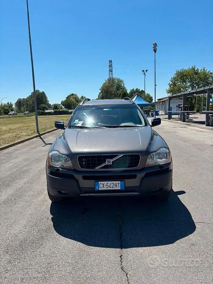 Begagnad Volvo XC90 209 HK (153 kW) 2005 Grå SUV