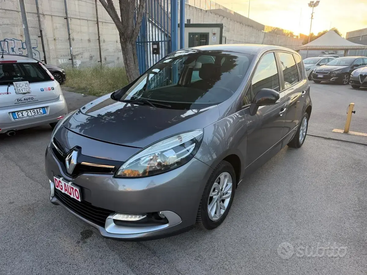 Usata Renault Scénic XMOD 110 CV (80 kW) 2016 Grigio Monovolume