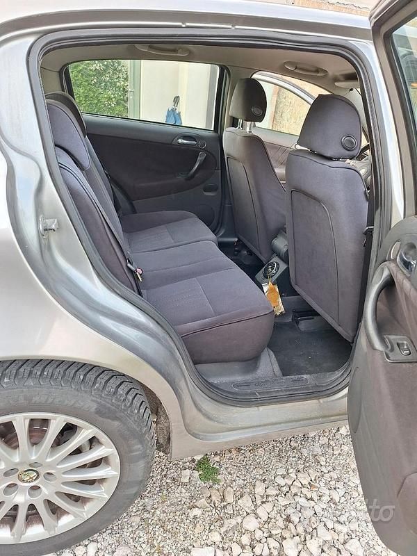 Begagnad Alfa Romeo 147 120 HK (88 kW) 2007 Grå Halvkombi