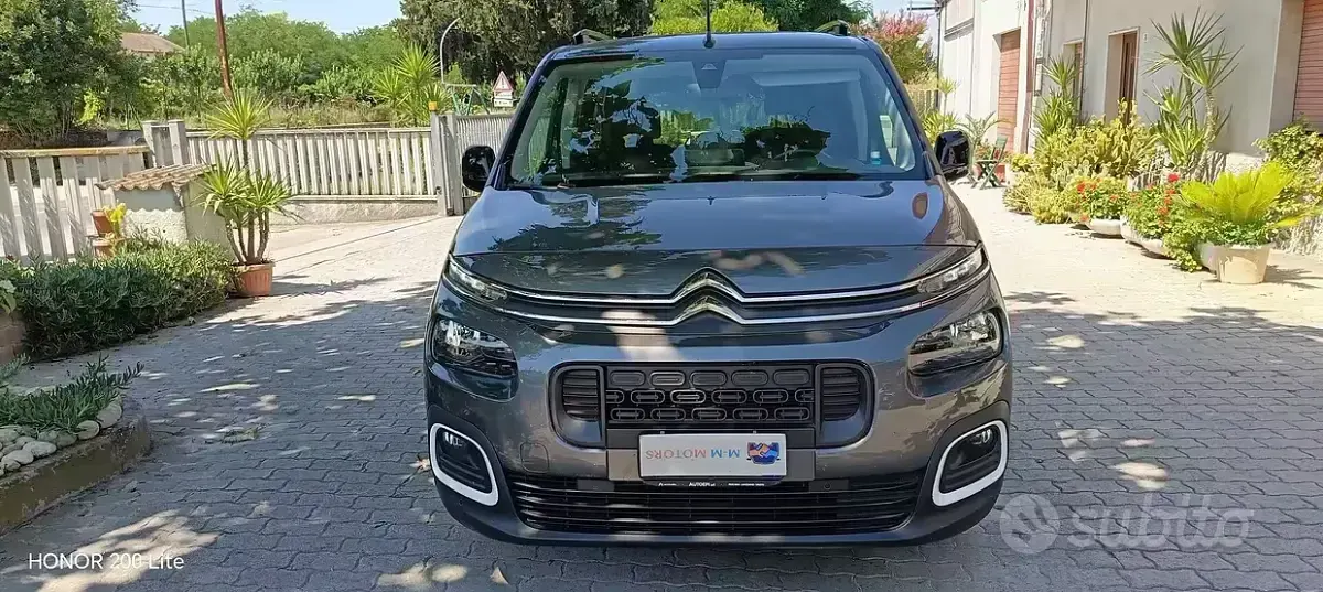 Usata Citroën Berlingo Feel 131 CV (96 kW) 2022 Grigio Monovolume