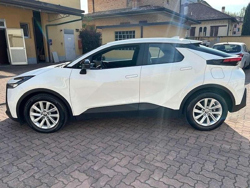 Usata Toyota C-HR Active 98 CV (72 kW) 2024 Bianco SUV