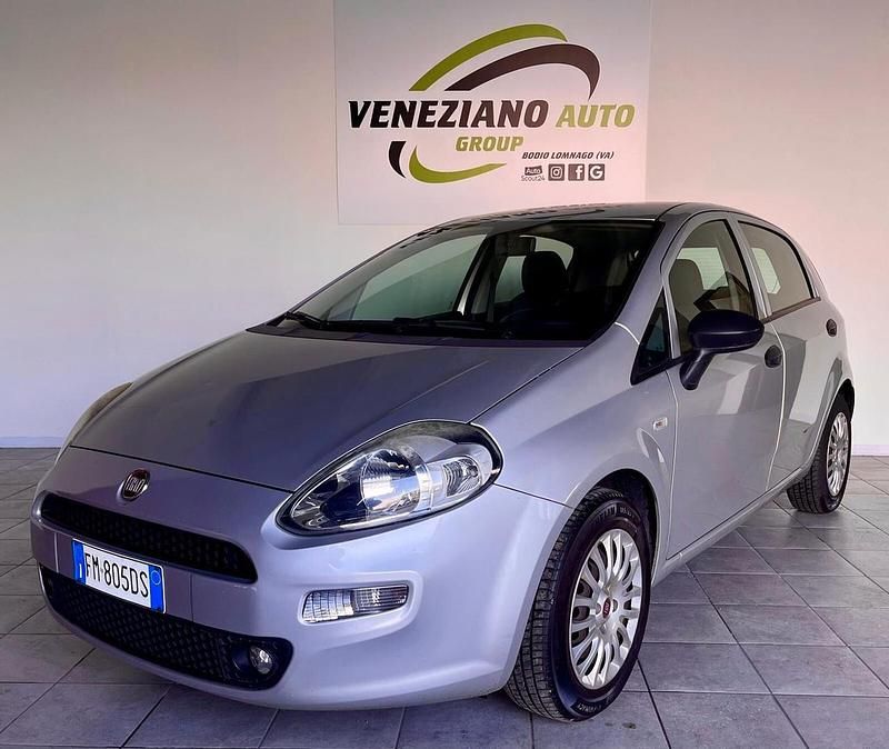 Usata Fiat Punto Street 95 CV (69 kW) 2017 Argento Berlina