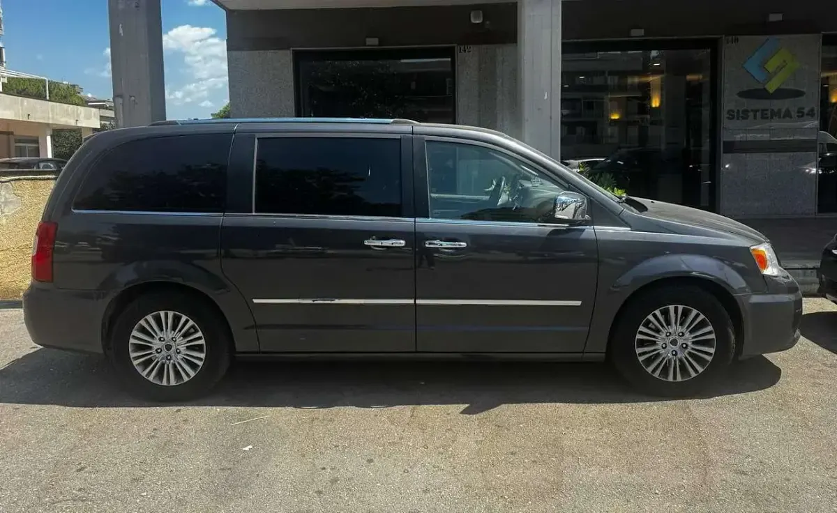 Usata Lancia Voyager Platinum 177 CV (130 kW) 2015 Marrone Monovolume