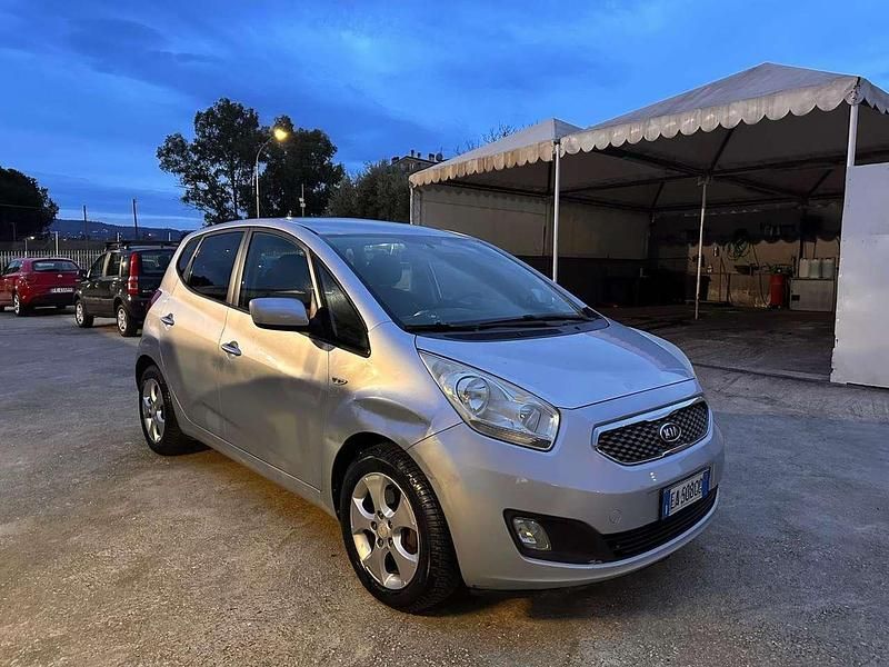 Usata Kia Venga EX 90 CV (66 kW) 2010 Argento Utilitaria