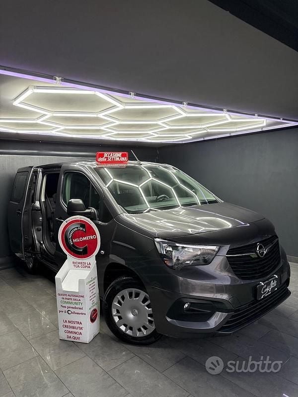 Grigio Usata 2022 Opel Combo Life Edition+ Tre volumi | 13.499 € (Buon prezzo) - Immagine 1/4