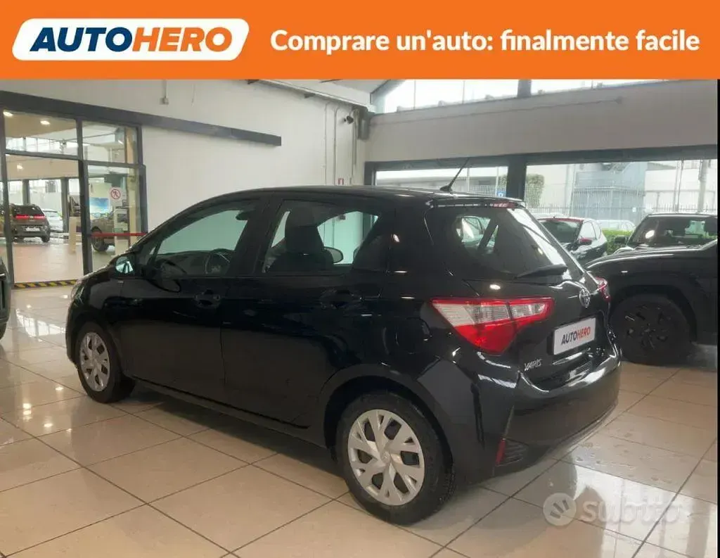 Usata Toyota Yaris Active 72 CV (52 kW) 2019 Nero Berlina