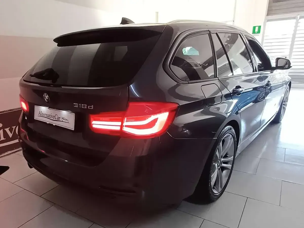 Usata BMW 318 Sport Line 150 CV (110 kW) 2016 Grigio Station wagon