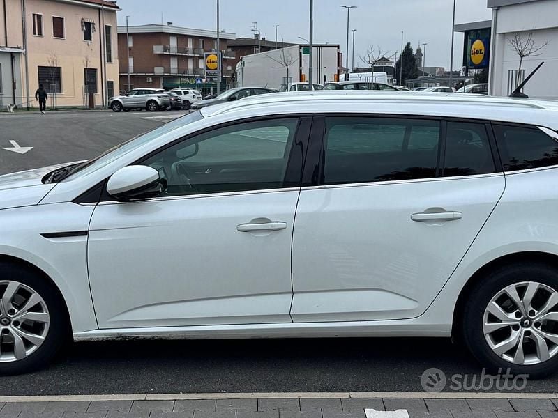 Usata Renault Mégane IV Business 140 CV (102 kW) 2021 Bianco Berlina