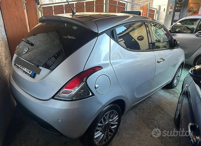 Usata Lancia Ypsilon 86 CV (63 kW) 2013 Grigio Utilitaria