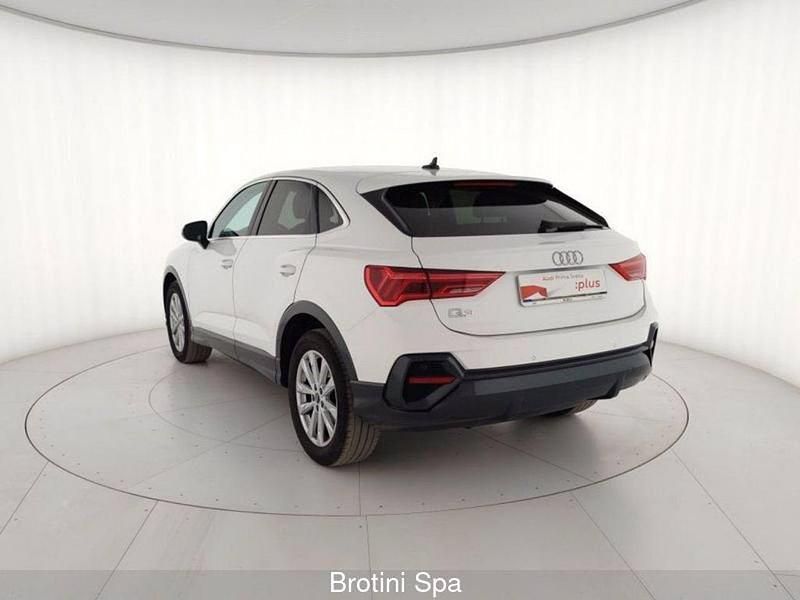 Begagnad Audi Q3 Sportback Business Plus 150 HK (110 kW) 2023 Vit SUV