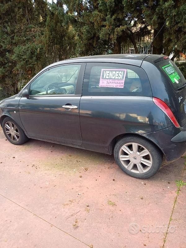 Usata Lancia Ypsilon 80 CV (58 kW) 2004 Nero Utilitaria