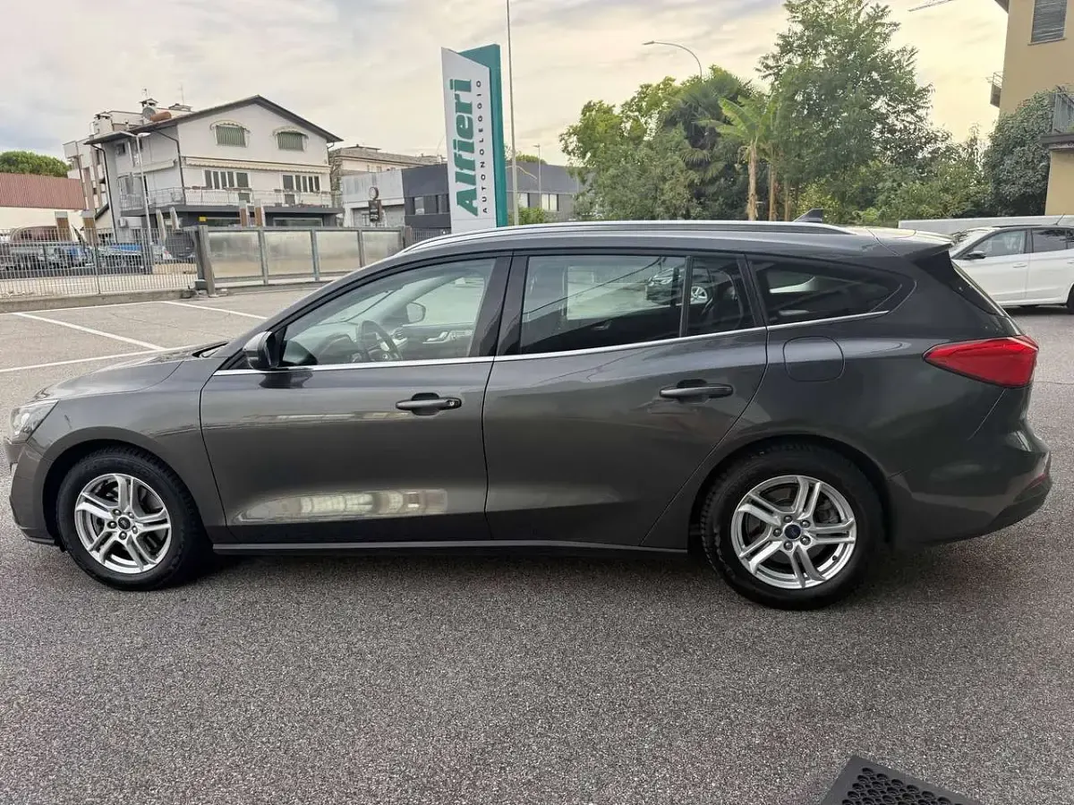 Usata Ford Focus Business Edition 120 CV (88 kW) 2021 Manganese grey met Station wagon