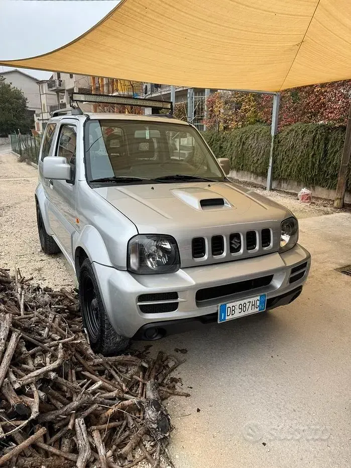 Usata Suzuki Jimny 86 CV (63 kW) 2006 Grigio SUV