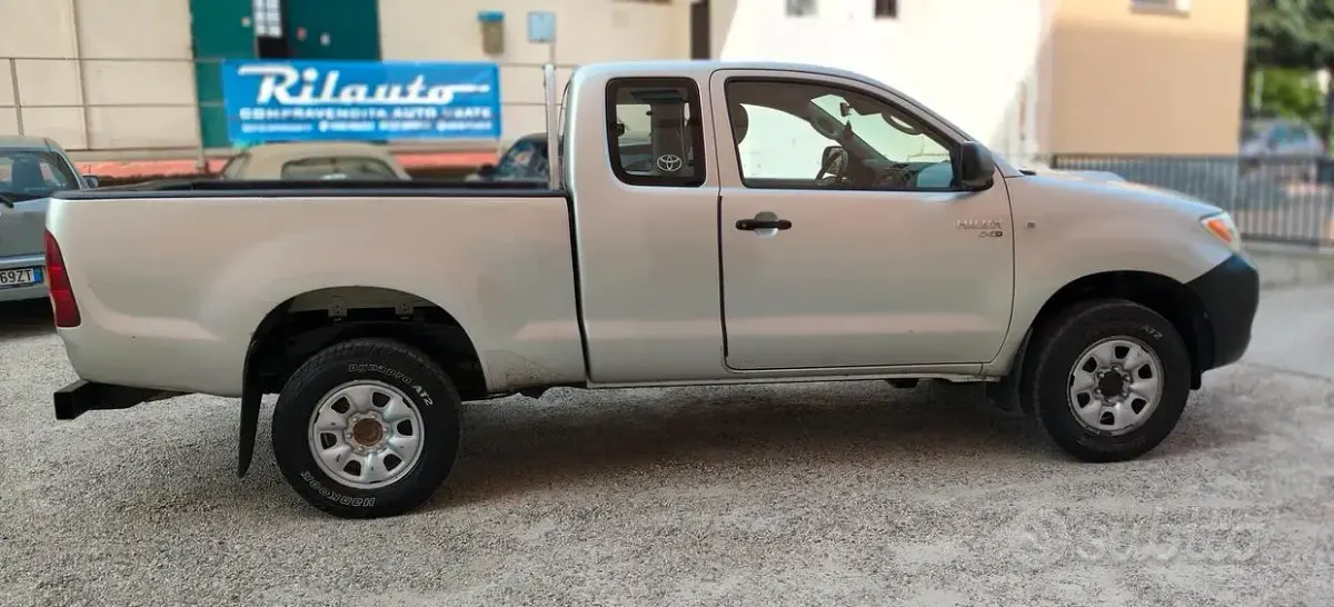 Usata Toyota HiLux SR 120 CV (88 kW) 2008 Pick-up