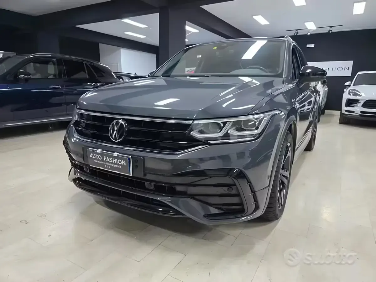 Usata VW Tiguan R-line 150 CV (110 kW) 2023 Grigio SUV