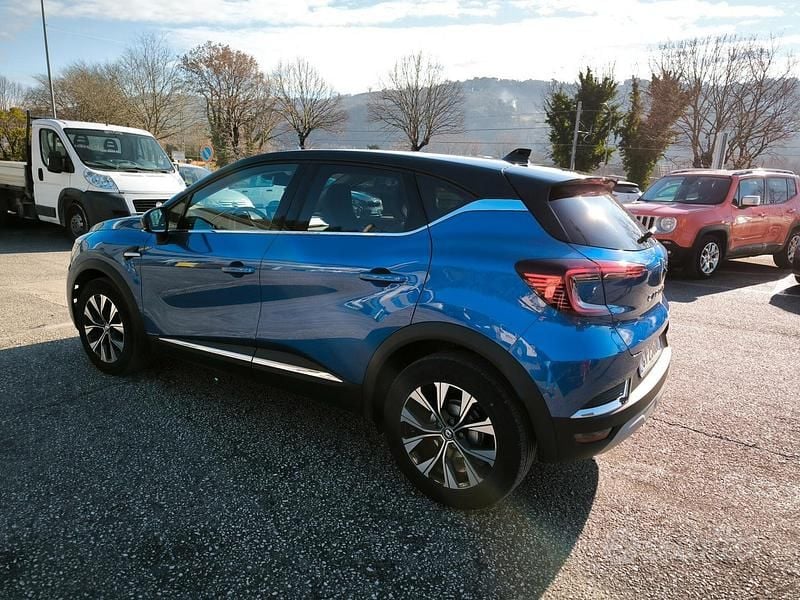 Usata Renault Captur Techno 101 CV (74 kW) 2024 Blu SUV