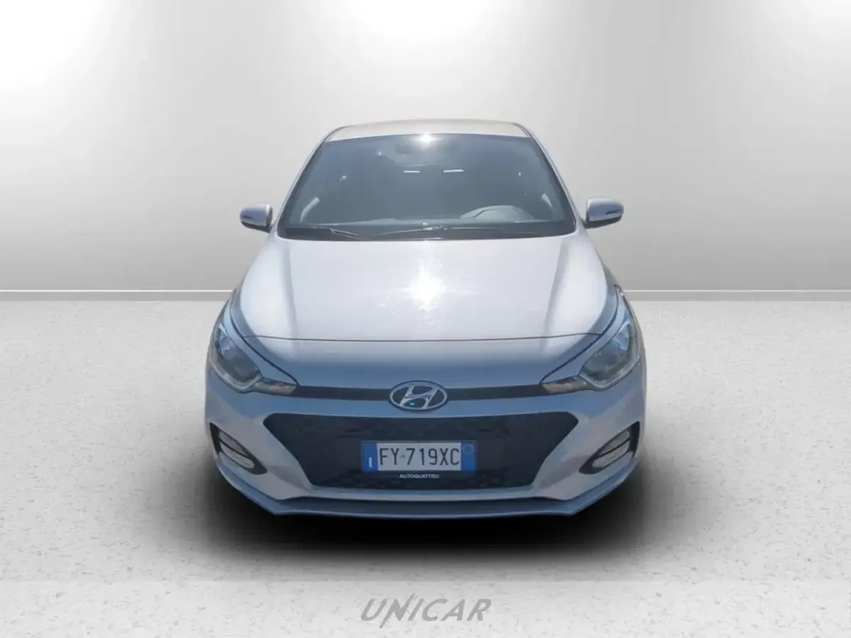 Usata Hyundai i20 75 CV (55 kW) 2019 Grigio Utilitaria