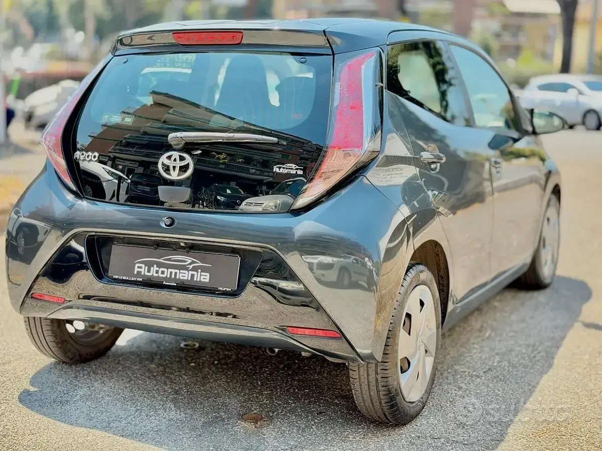 Usata Toyota Aygo Business Edition 69 CV (50 kW) 2018 Grigio Utilitaria
