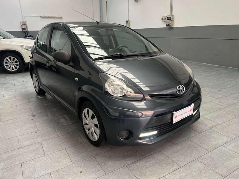 Usata Toyota Aygo Connect Style 68 CV (50 kW) 2014 Grigio Utilitaria