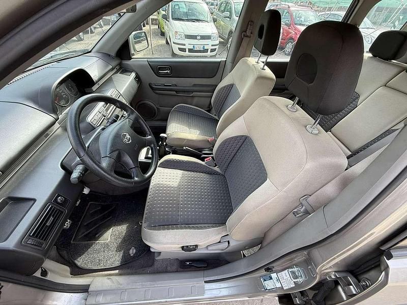 Usata Nissan X-Trail 114 CV (83 kW) 2003 Argento SUV