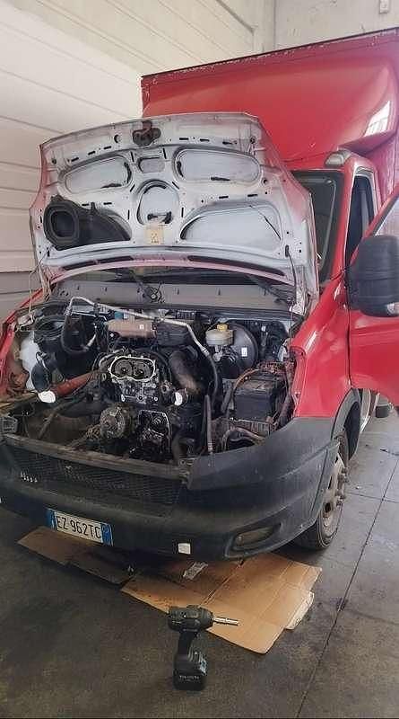 Usata Iveco Daily 147 CV (108 kW) 2013 Rosso Furgone