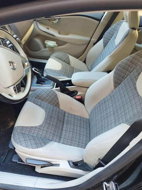 Usata Volvo V40 Plus 120 CV (88 kW) 2018 Berlina