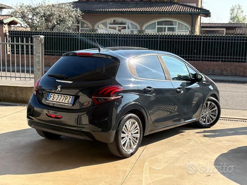 Usata Peugeot 208 Active 75 CV (55 kW) 2018 Blu Utilitaria