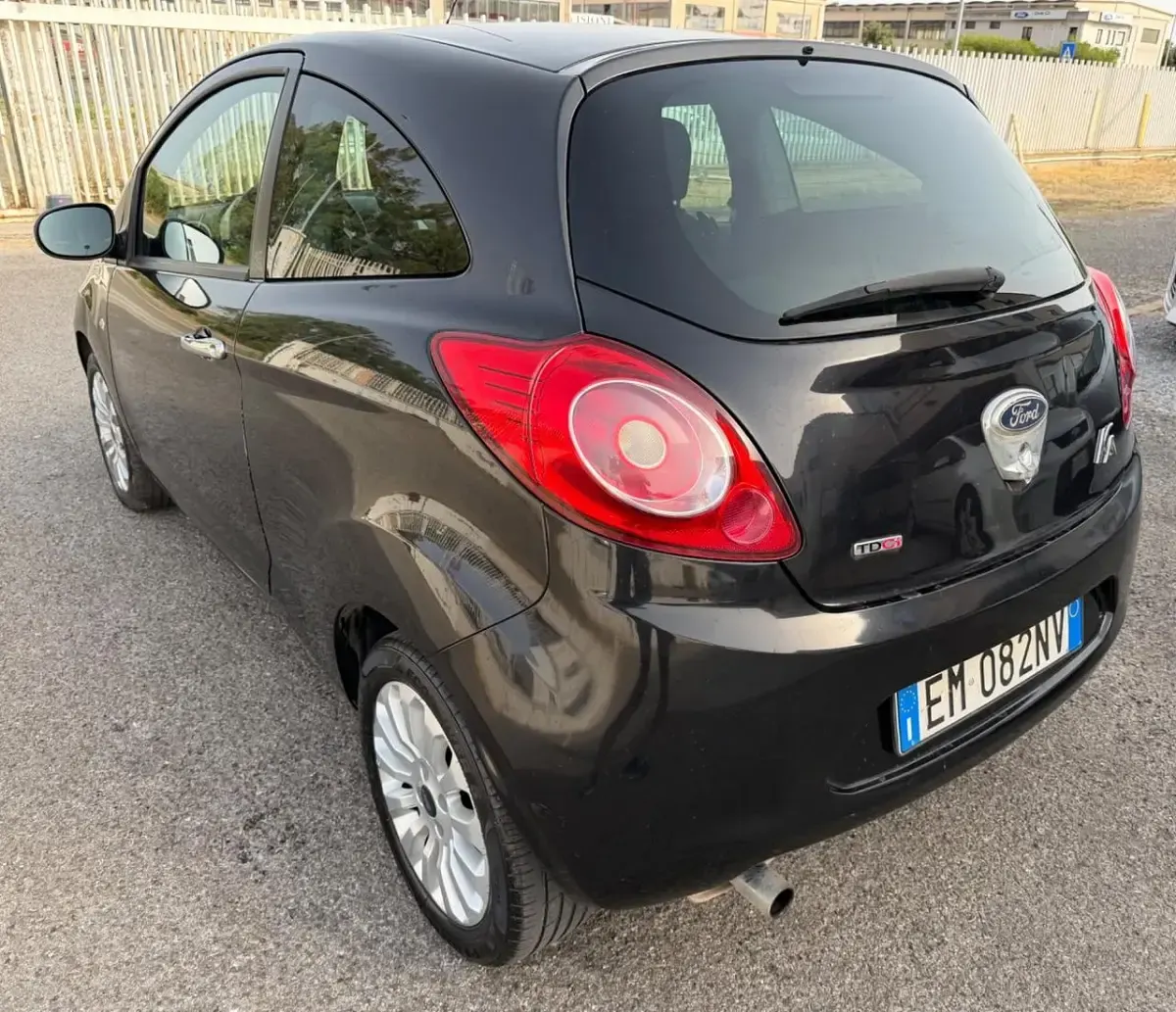 Usata Ford Ka Titanium 75 CV (55 kW) 2012 Nero Utilitaria