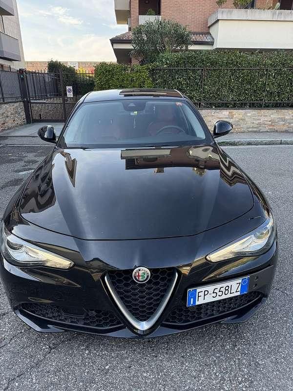 Usata 2018 Alfa Romeo Giulia Super Tre volumi | 21.000 € (Buon prezzo) - Immagine 1/4