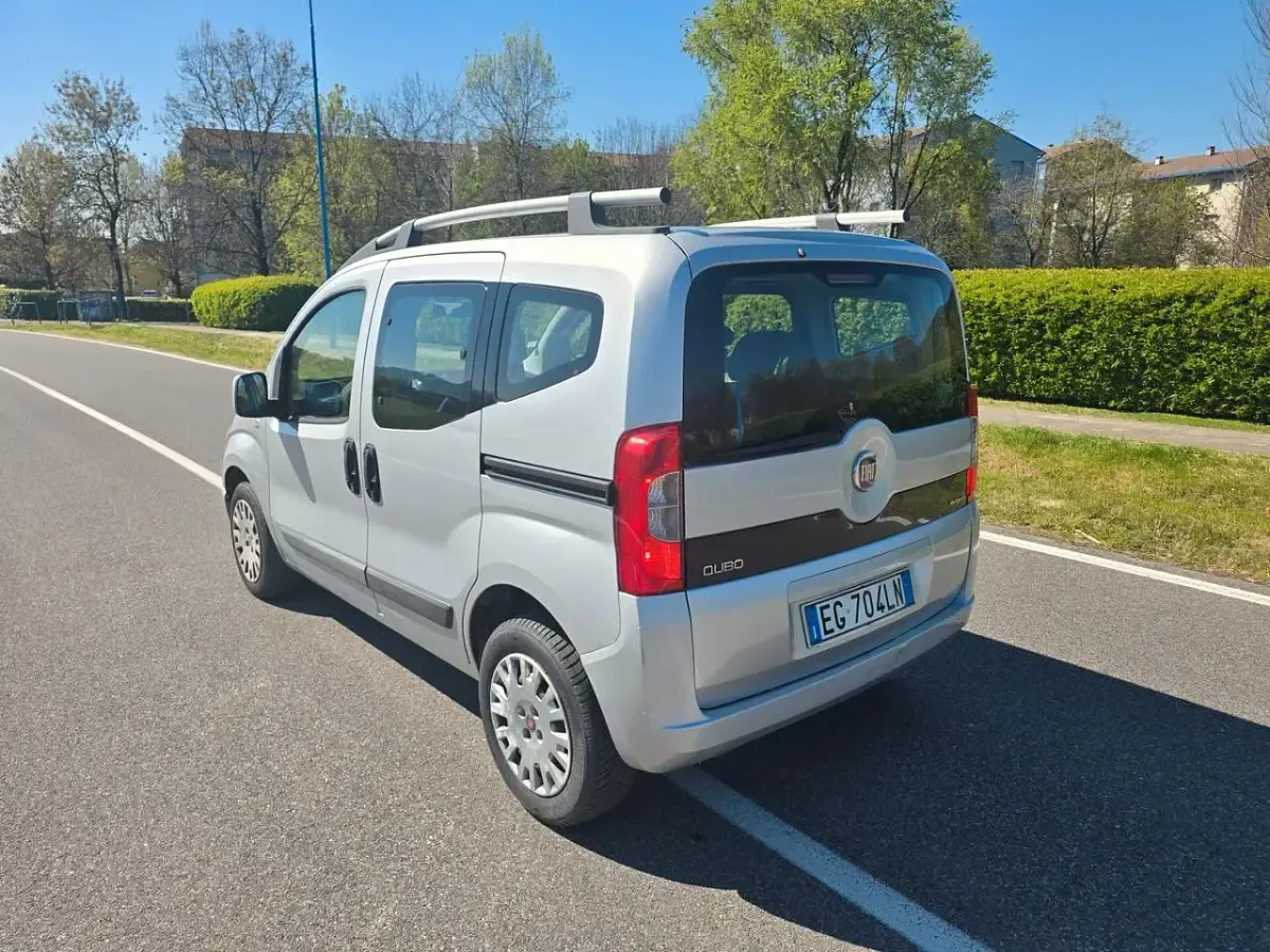 Usata Fiat Qubo Trekking 75 CV (55 kW) 2011 Grigio Monovolume