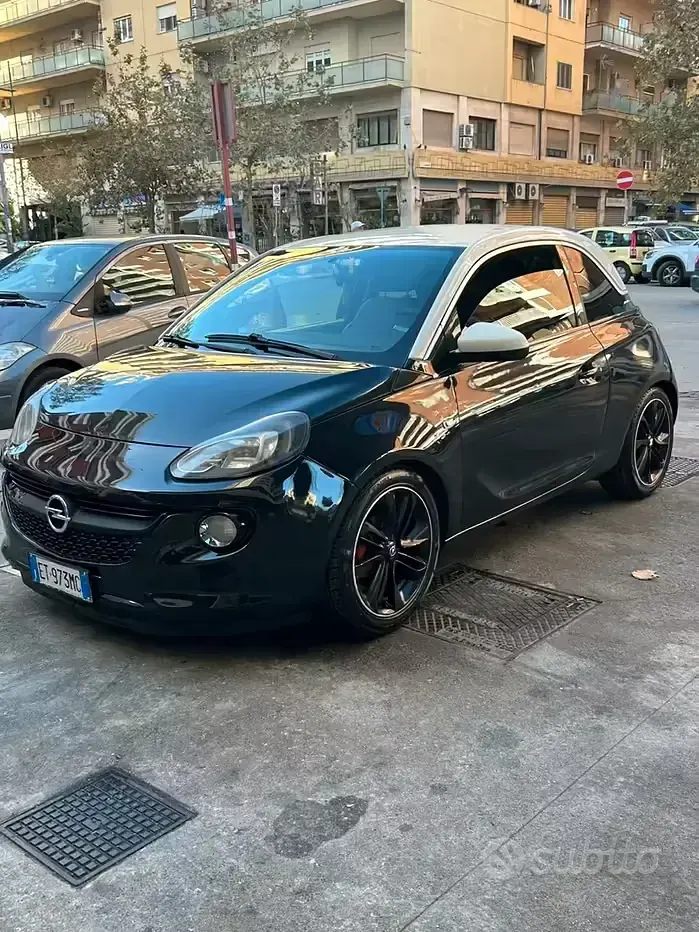 Usata Opel Adam 101 CV (74 kW) 2014 Nero Utilitaria