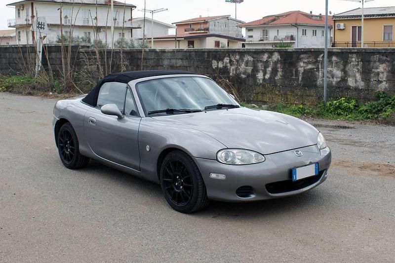 Usata Mazda MX5 145 CV (106 kW) 2004 Cabrio