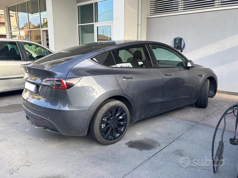 Usata Tesla Model Y Long Range AWD 378 kW (514 CV) 2022 Grigio SUV