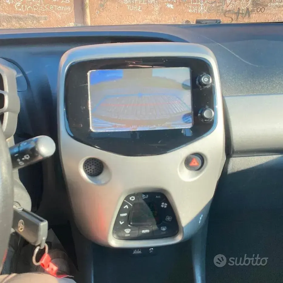 Brugt Toyota Aygo X-play 69 HK (50 kW) 2017 Hvid Hatchback