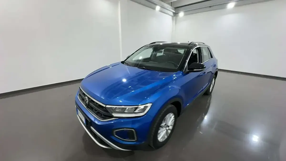 Usata VW T-Roc Life 110 CV (80 kW) 2023 Blu/azzurro SUV