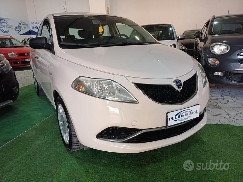 Usata Lancia Ypsilon 69 CV (50 kW) 2018 Beige Utilitaria