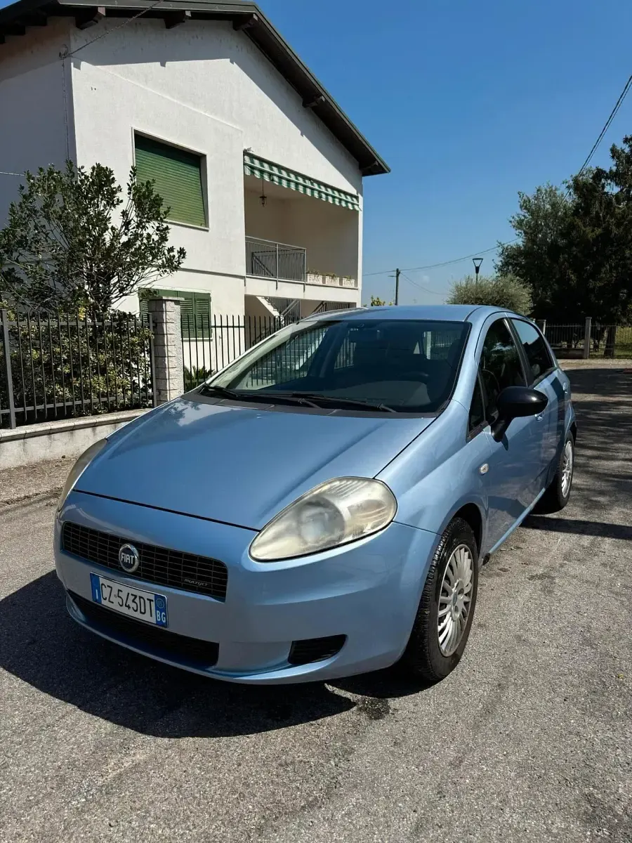 Usata Fiat Grande Punto Active 75 CV (55 kW) 2005 Blu Utilitaria
