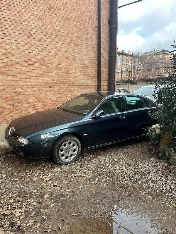 Second-hand Alfa Romeo 166 Distinctive 140 CP (102 kW) 2001 Negru Berlinǎ