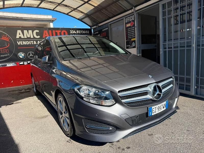 Usata Mercedes B200 136 CV (100 kW) 2015 Grigio Monovolume