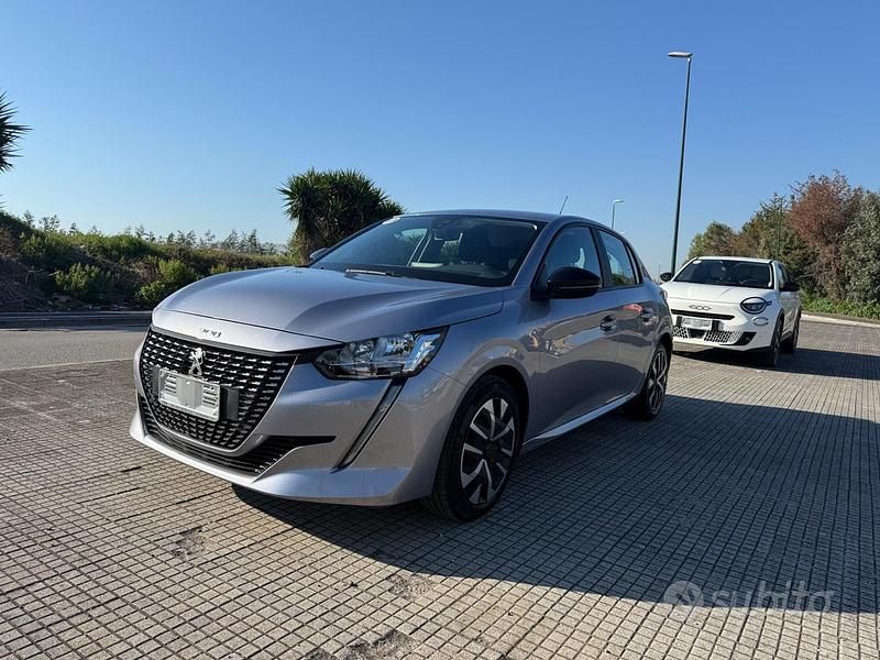 Usata Peugeot 208 Allure 75 CV (55 kW) 2023 Grigio Utilitaria
