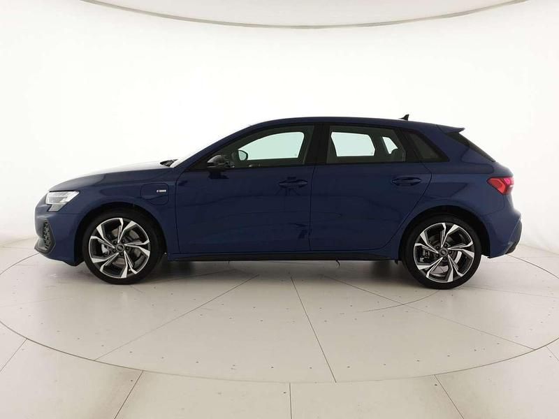 Nuova Audi A3 S-Line 204 CV (150 kW) 2026 Blu ascari metallizzato Berlina