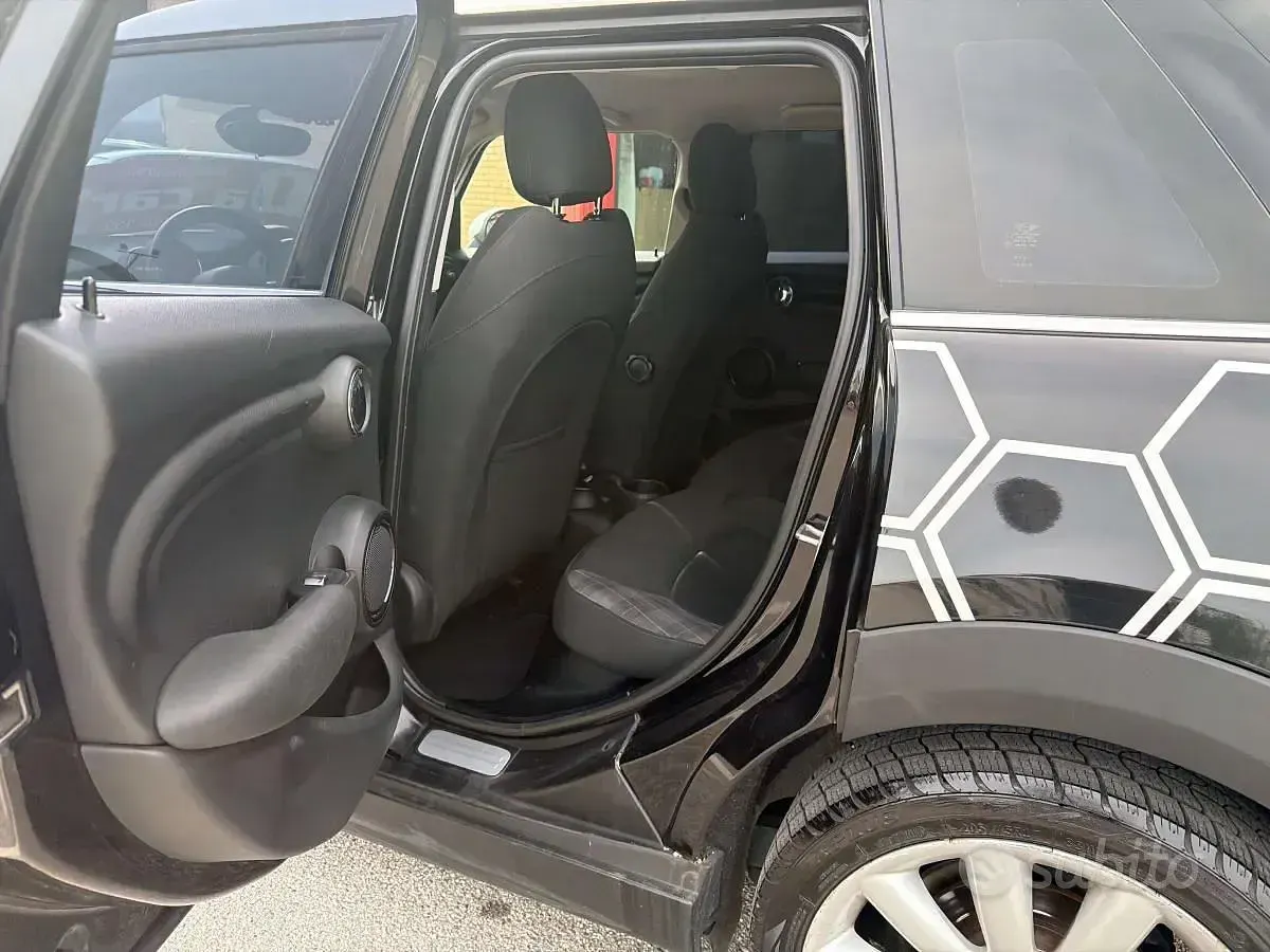 Usata Mini Cooper D Business 116 CV (85 kW) 2017 Nero Utilitaria