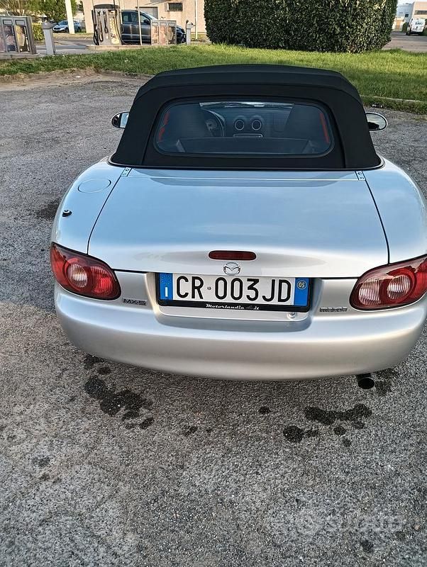 Usata Mazda MX5 145 CV (106 kW) 2004 Grigio Cabrio
