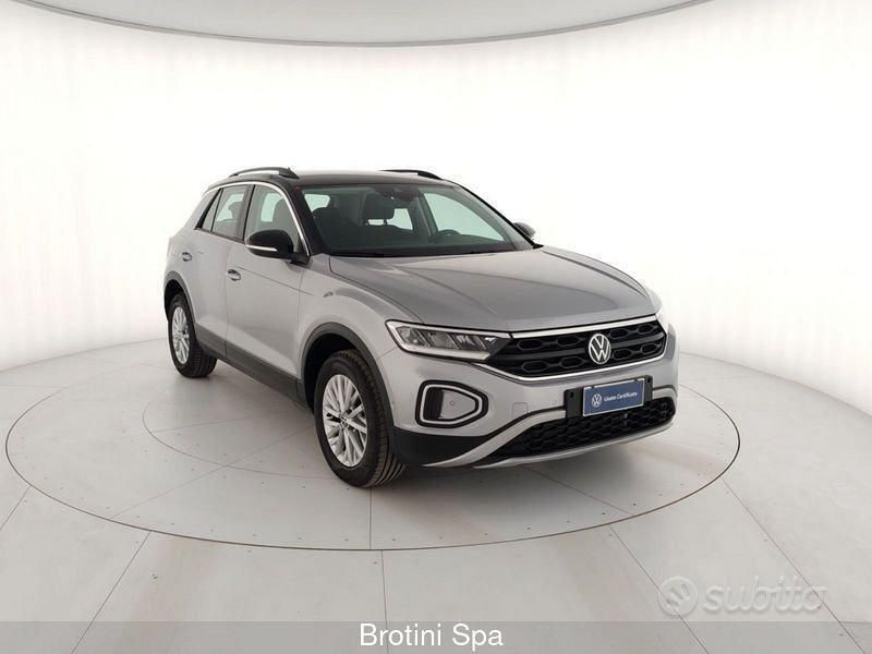 Usata VW T-Roc Life 150 CV (110 kW) 2024 Grigio SUV
