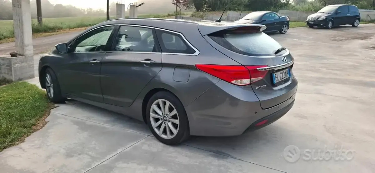 Usata Hyundai i40 Comfort 136 CV (100 kW) 2011 Grigio Station wagon