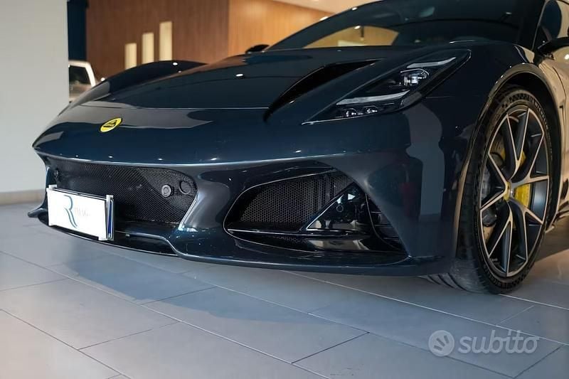 Usata Lotus Emira 406 CV (298 kW) 2024 Grigio Coupé