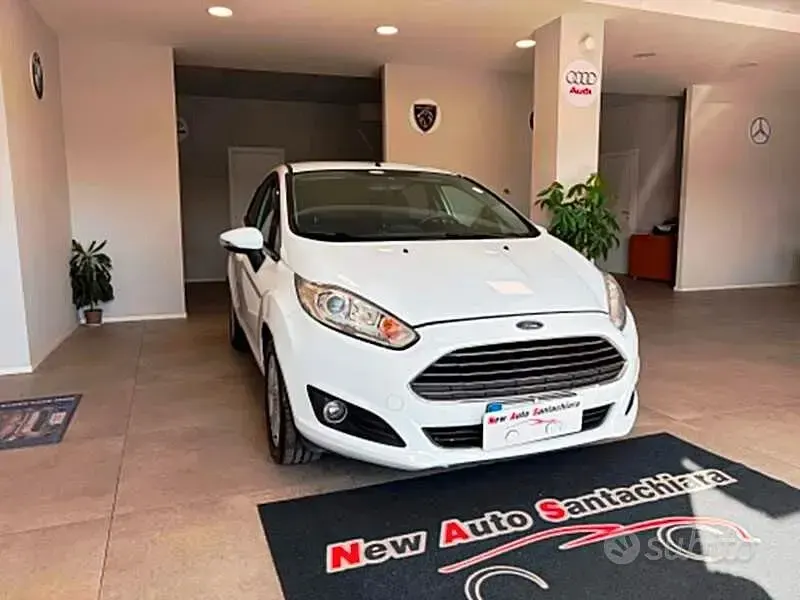 Usata Ford Fiesta Titanium 95 CV (69 kW) 2016 Bianco Utilitaria