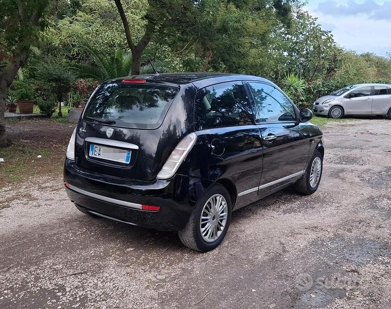 Usata Lancia Ypsilon 60 CV (44 kW) 2010 Utilitaria